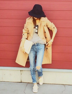 1ユニクロのスプリングコート×Tシャツ×ジーンズ