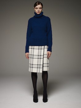 ラップ風スカートとは？レディースコーデのコツや、おすすめのラップ風スカートを紹介！ | Lady’s Code Collection