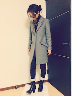 チェスターコート グレー のレディースコーデ 人気のコートを紹介 レディースコーデコレクション