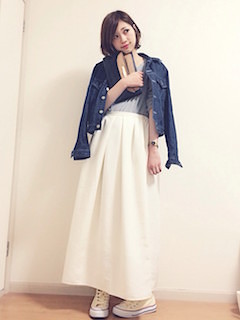 ロング マキシ丈のスカート 白 のコーデ 人気の白のロング マキシスカートを紹介 Lady S Code Collection
