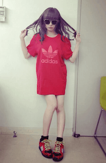 大理石 覚醒 メールを書く アディダス 赤 T シャツ コーデ Wiskersguidingservice Com