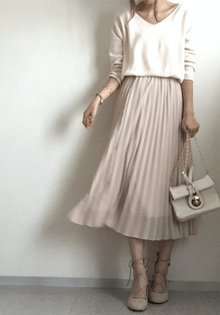 プリーツスカート ベージュ のコーデ 人気のベージュのプリーツスカートを紹介 レディースコーデコレクション