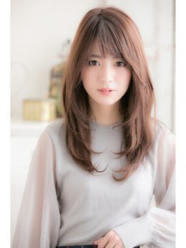 ロングのレディースの髪型 21年春 ストレートやパーマなどの可愛いヘアアレンジを紹介 レディースコーデコレクション