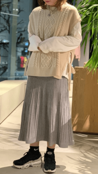 ニットベストの春のコーデ レディースにおすすめのブランドのニットベストを紹介 レディースコーデコレクション