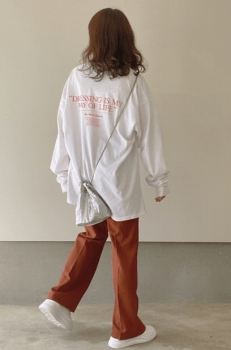 白スニーカーのレディースコーデ 人気でおしゃれな白スニーカーを紹介 レディースコーデコレクション