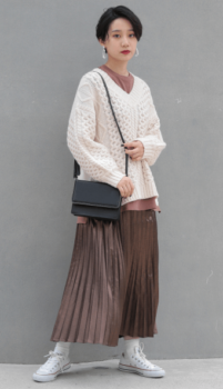 春ニット 白 のレディースのコーデ 着ぶくれしないコツは 人気の白の春ニットも紹介 レディースコーデコレクション