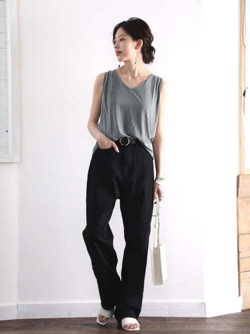 ブラックデニムのレディースのコーデ 人気のブラックデニムを紹介 レディースコーデコレクション