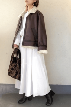 ロングワンピースのコーデ39選 春夏秋冬 白 黒で作る大人可愛い着こなし方 レディースコーデコレクション