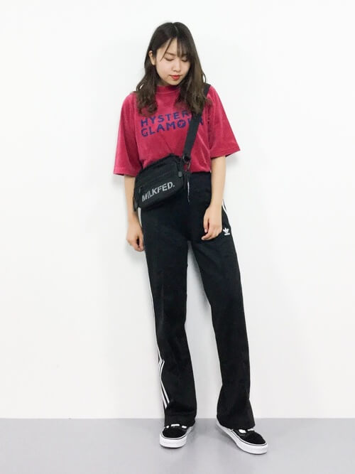 トラックパンツのレディースコーデ 春夏編 人気ブランドでおすすめのおしゃれなトラックパンツも紹介 レディースコーデコレクション