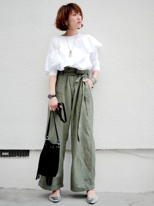 フリルトップスのコーデ 人気のフリルトップスを紹介 レディースコーデコレクション