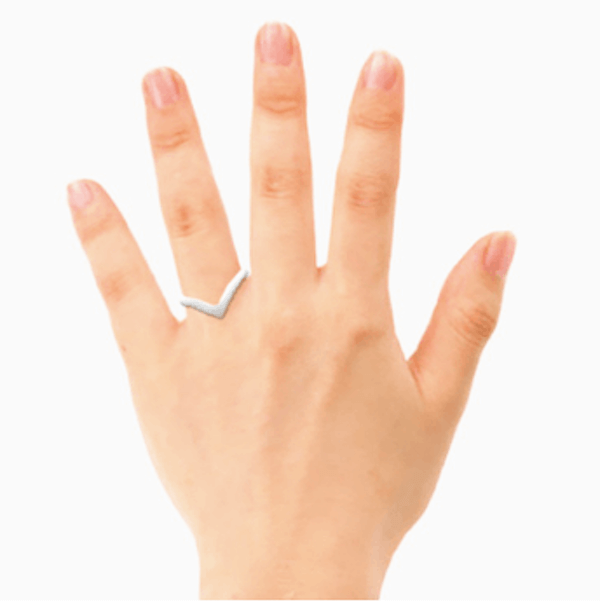 指輪のおしゃれな付け方：太く短い指に似合う指輪