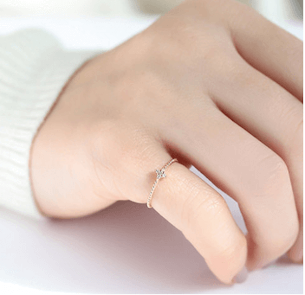 指輪の重ね付けにおすすめの指輪：ピンキーリング