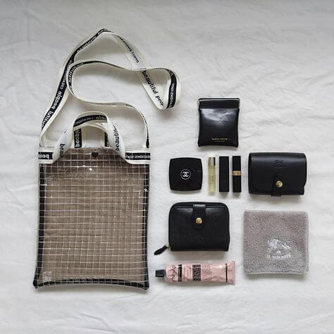ミニバッグの中身をおしゃれに整理する方法：ミニ財布