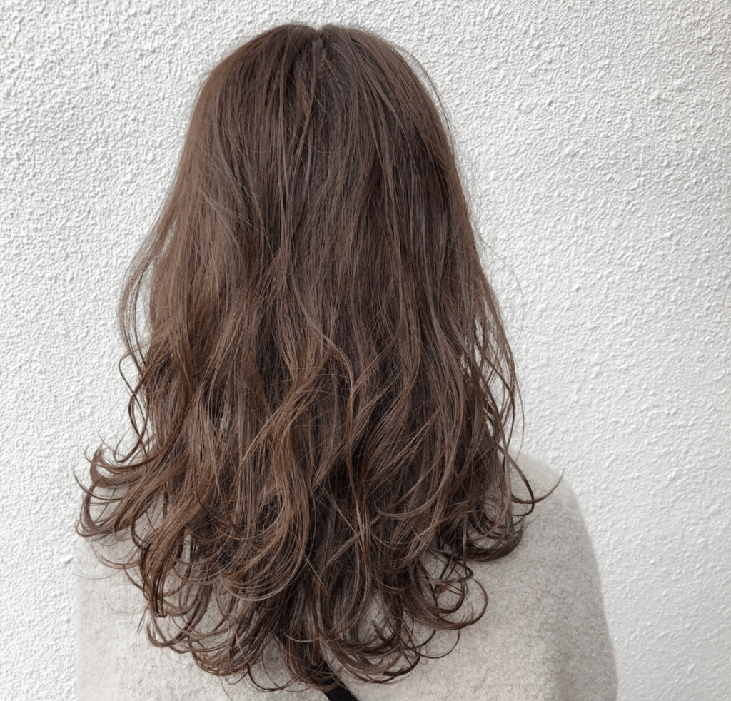 レディース　夏のロングの髪型
