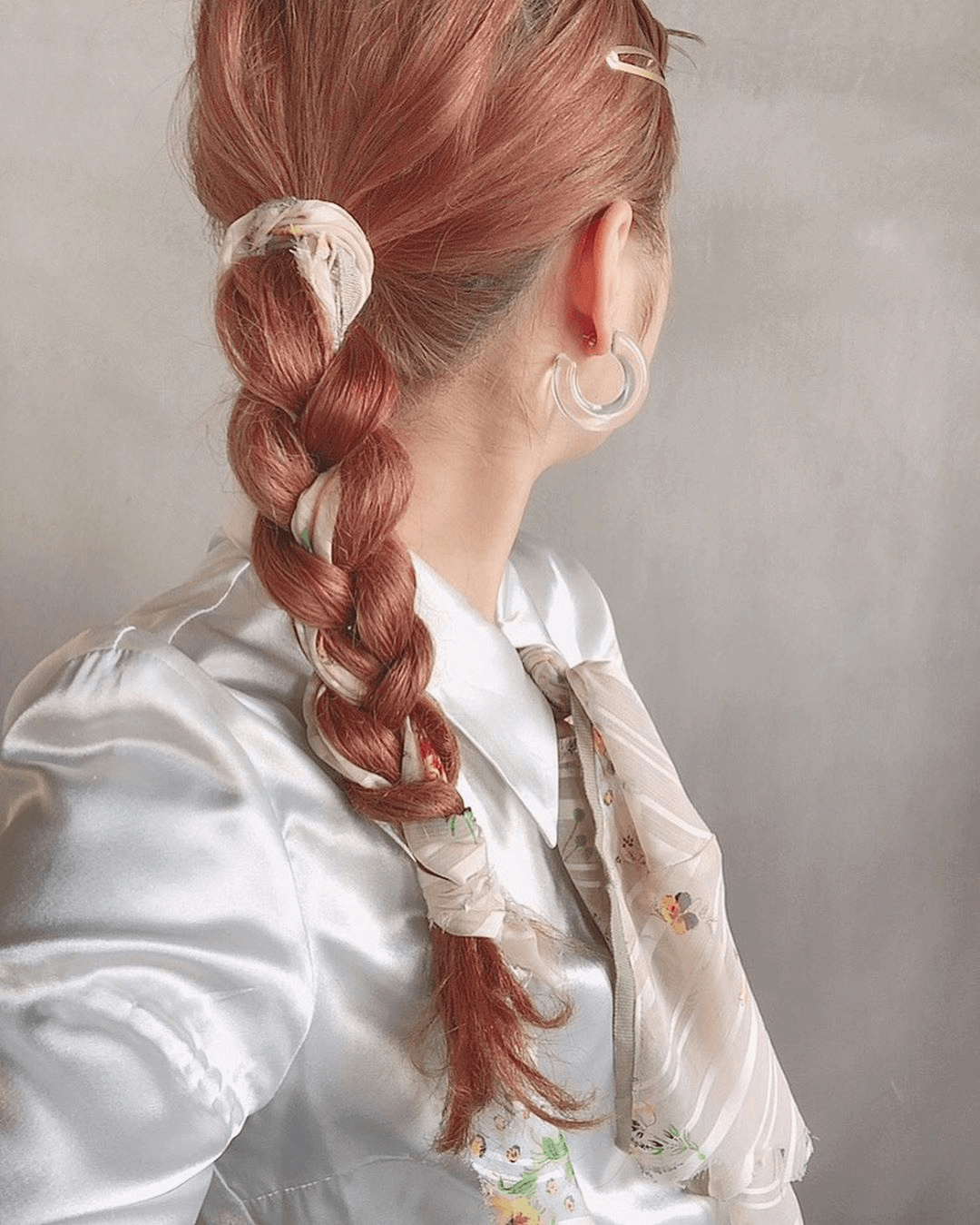 ヘアアクセサリーを使った髪型 おしゃれで可愛いヘアアレンジを紹介 レディースコーデコレクション