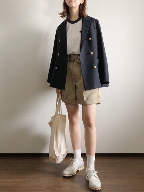 リンガーTシャツの着こなし方：キレイめアイテムと合わせる