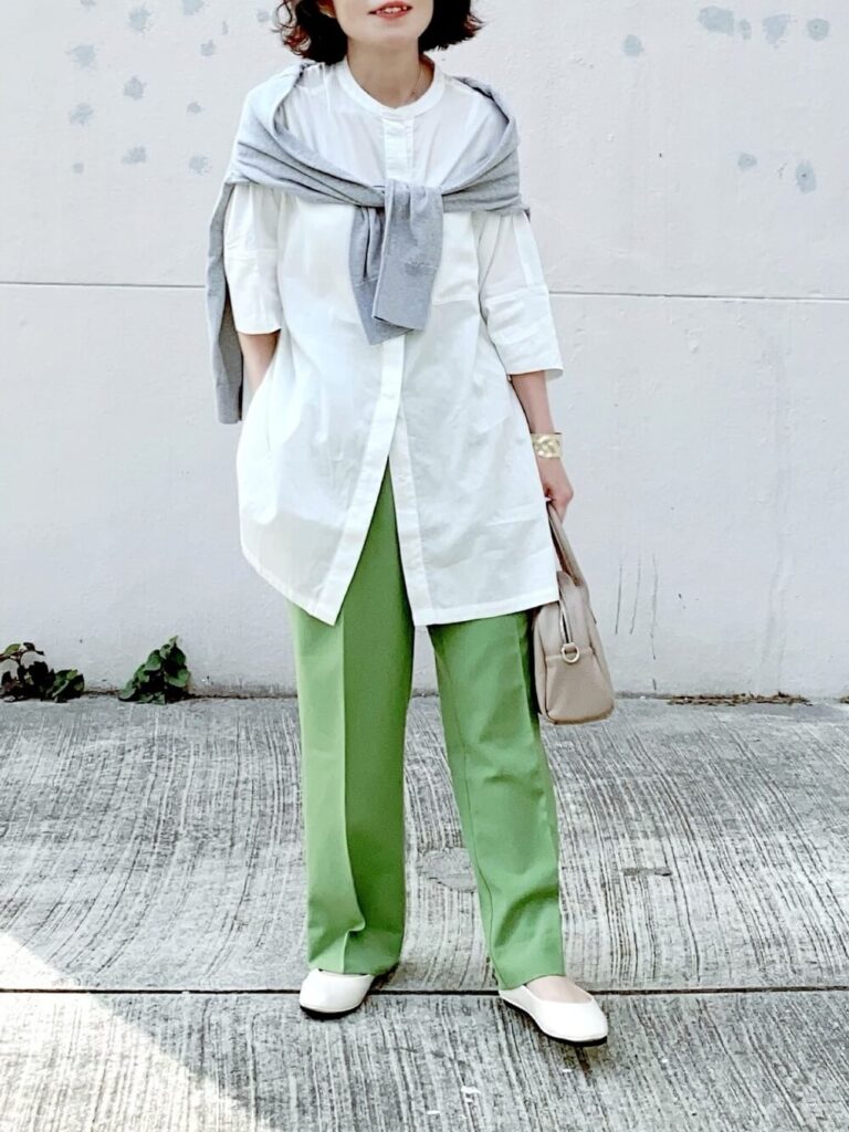 バンドカラーシャツとは レディースのコーデ方法やおすすめのバンドカラーシャツを紹介 レディースコーデコレクション