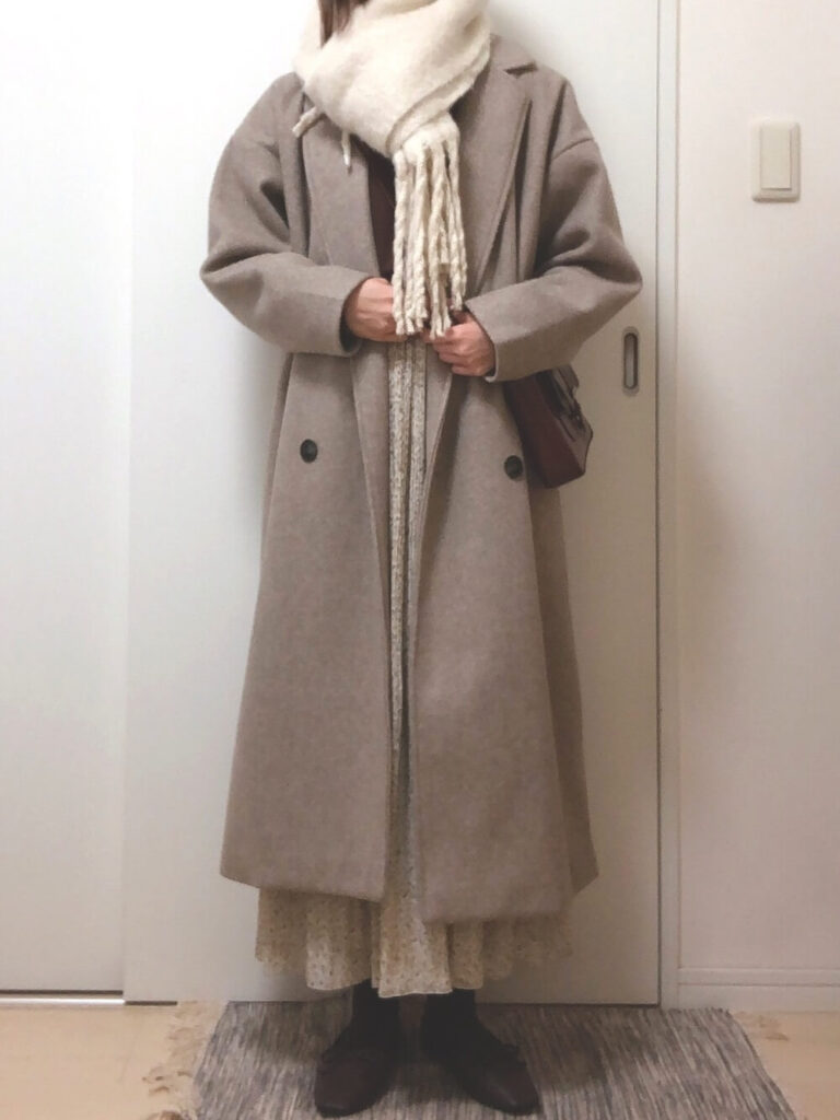 マフラー ストール 白 のレディースコーデ 人気の白マフラー ストールを紹介 レディースコーデコレクション