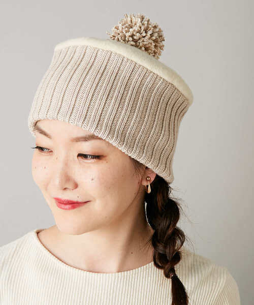 ニット帽子×ミディアムの髪型：おでこ出し＋三つ編み