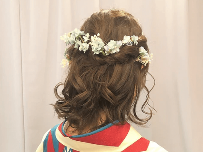 卒業式で袴に合うボブの髪型：ねじり編みのハーフアップ