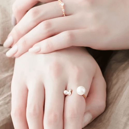 指輪の重ね付けにおすすめの指輪：カフリング