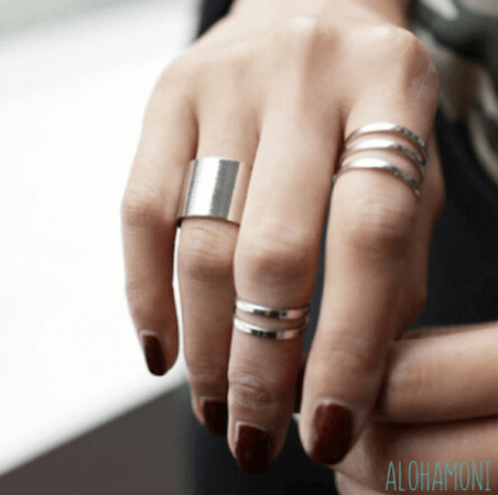 指輪のおしゃれな付け方：シルバーの指輪を活用する