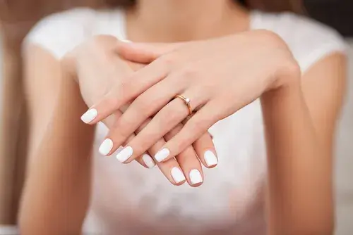 【10本の指】指輪をつけるそれぞれの意味：薬指（アニバーサリーリング）