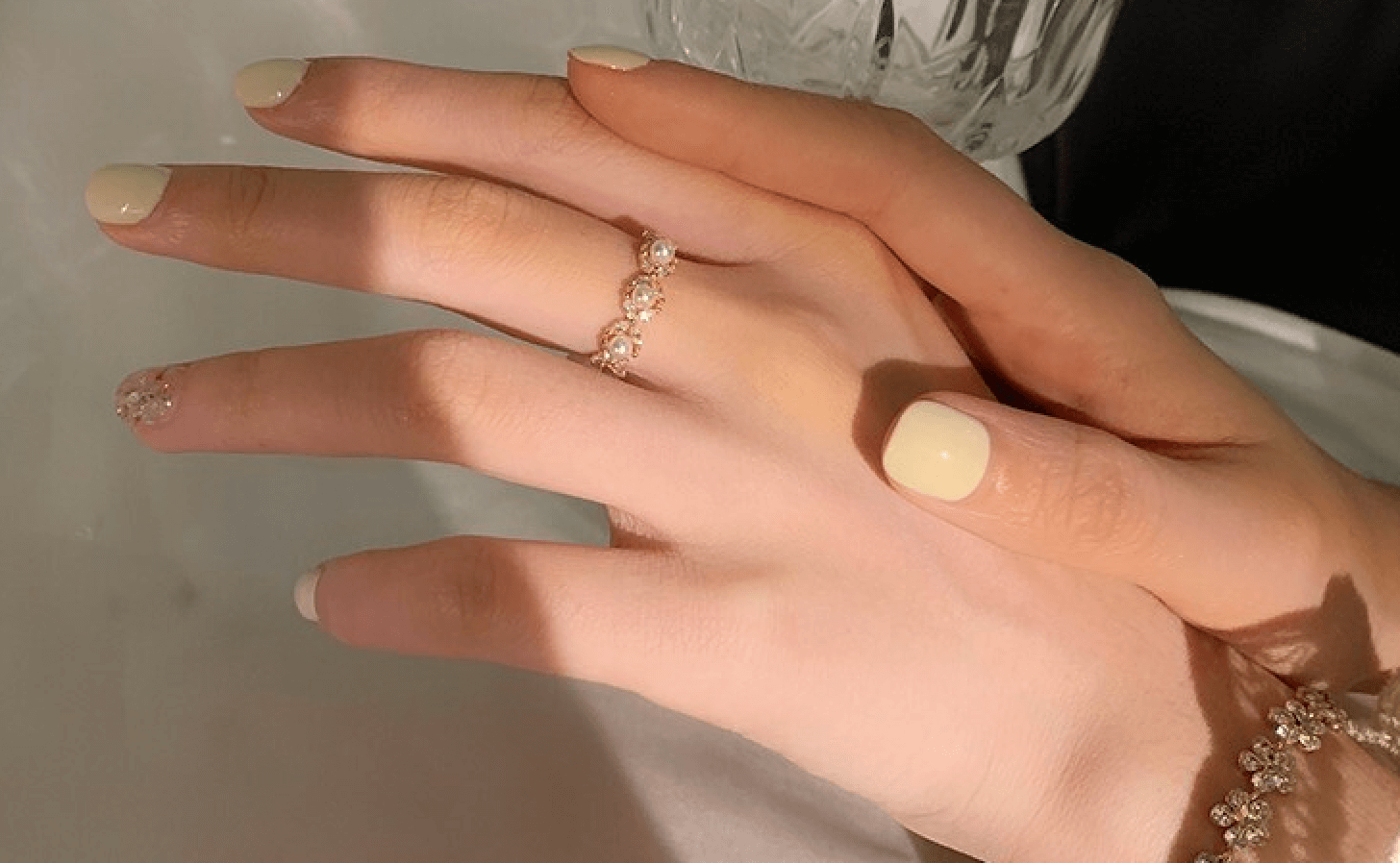 【10本の指】指輪をつけるそれぞれの意味：中指（ミドルフィンガーリング）